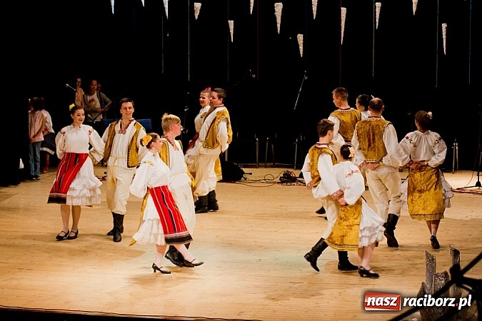 Zdjęcie w galerii na portalu naszraciborz.pl: Źródło tańczyło charytatywnie dla chorej Hani wiadomości z regionu