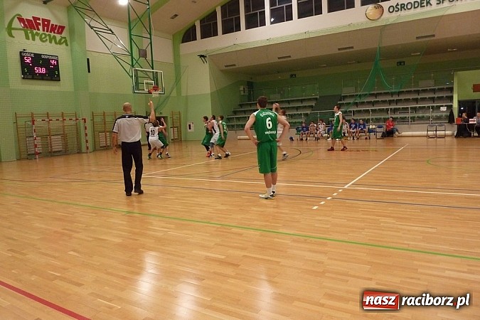 Zdjęcie w galerii na portalu naszraciborz.pl: Koszykówka. Trójka z własnej połowy wiadomości z regionu