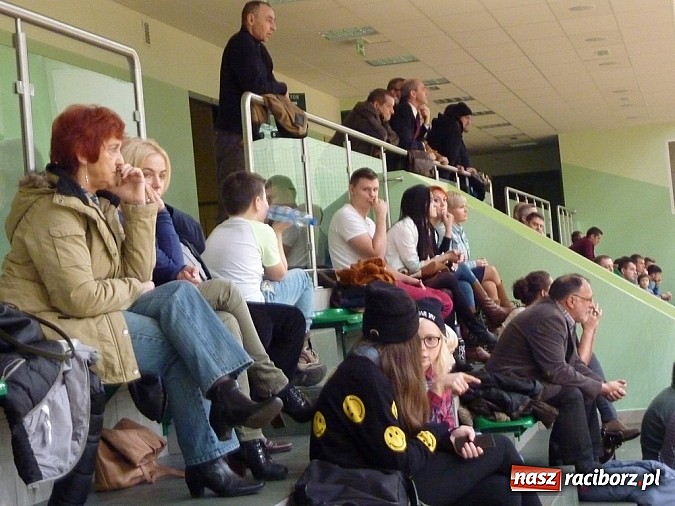 Zdjęcie w galerii na portalu naszraciborz.pl: Koszykówka. Trójka z własnej połowy wiadomości z regionu
