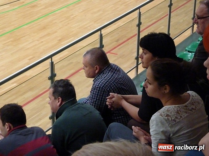 Zdjęcie w galerii na portalu naszraciborz.pl: Koszykówka. Trójka z własnej połowy wiadomości z regionu