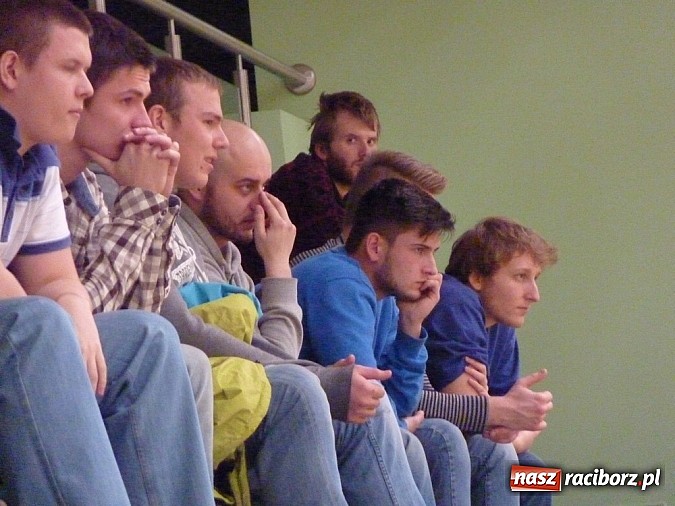 Zdjęcie w galerii na portalu naszraciborz.pl: Koszykówka. Trójka z własnej połowy wiadomości z regionu
