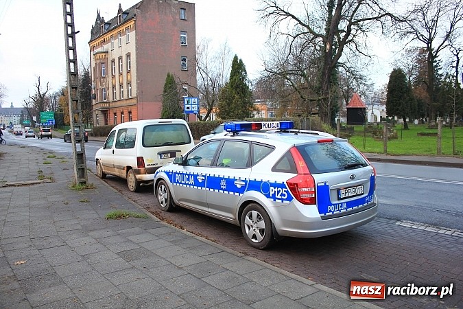 Zdjęcie w galerii na portalu naszraciborz.pl: Wypadek na Armii Krajowej. Trzy kobiety potrącone na przejściu dla pieszych wiadomości z regionu