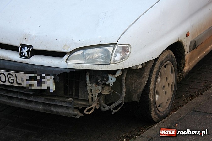 Zdjęcie w galerii na portalu naszraciborz.pl: Wypadek na Armii Krajowej. Trzy kobiety potrącone na przejściu dla pieszych wiadomości z regionu