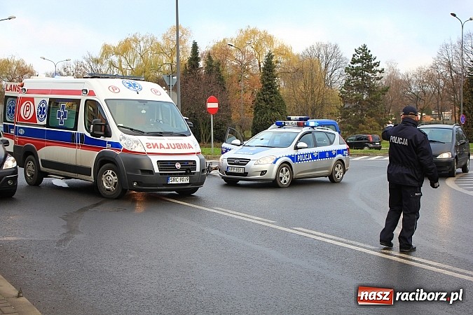 Zdjęcie w galerii na portalu naszraciborz.pl: Potrącenie rowerzysty na rondzie przy pl. Mostowym wiadomości z regionu