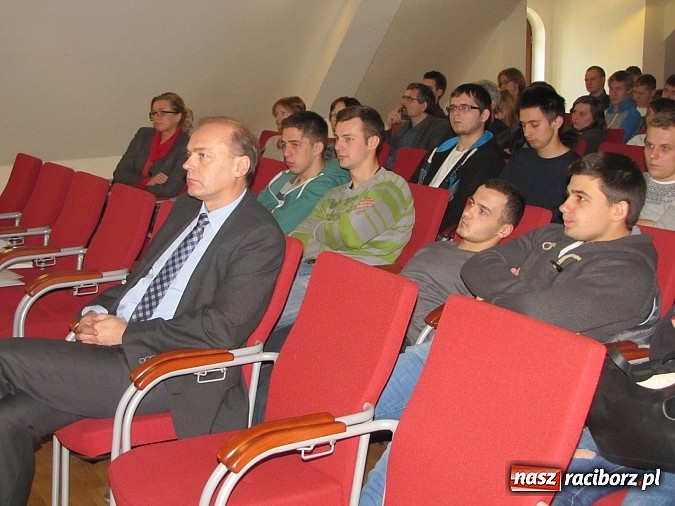 Zdjęcie w galerii na portalu naszraciborz.pl: Na zamku rozpoczął się turniej budowlany wiadomości z regionu