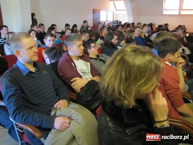 Zdjęcie w galerii na portalu naszraciborz.pl: Na zamku rozpoczął się turniej budowlany wiadomości z regionu