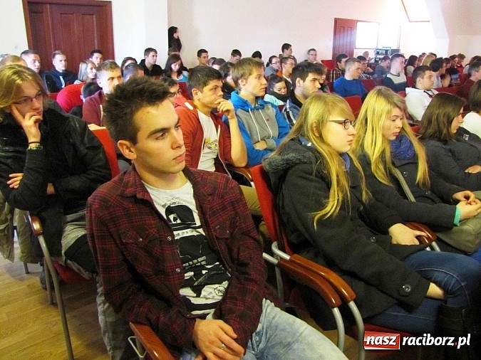 Zdjęcie w galerii na portalu naszraciborz.pl: Na zamku rozpoczął się turniej budowlany wiadomości z regionu