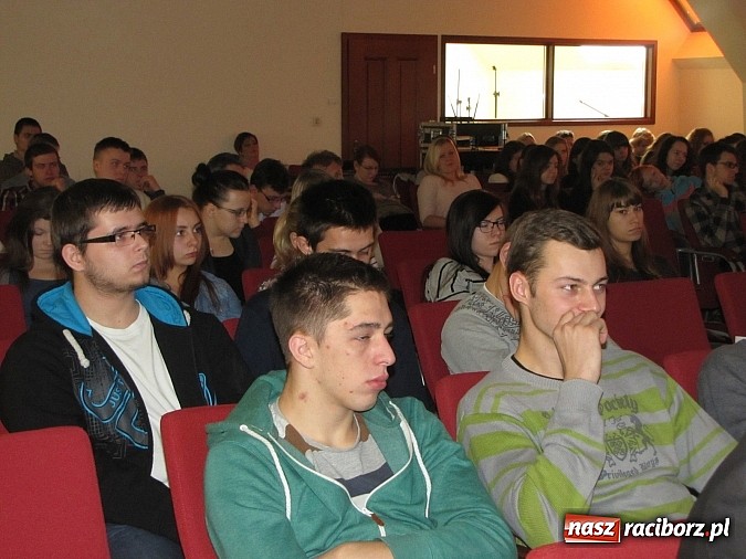 Zdjęcie w galerii na portalu naszraciborz.pl: Na zamku rozpoczął się turniej budowlany wiadomości z regionu