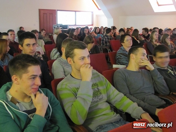 Zdjęcie w galerii na portalu naszraciborz.pl: Na zamku rozpoczął się turniej budowlany wiadomości z regionu