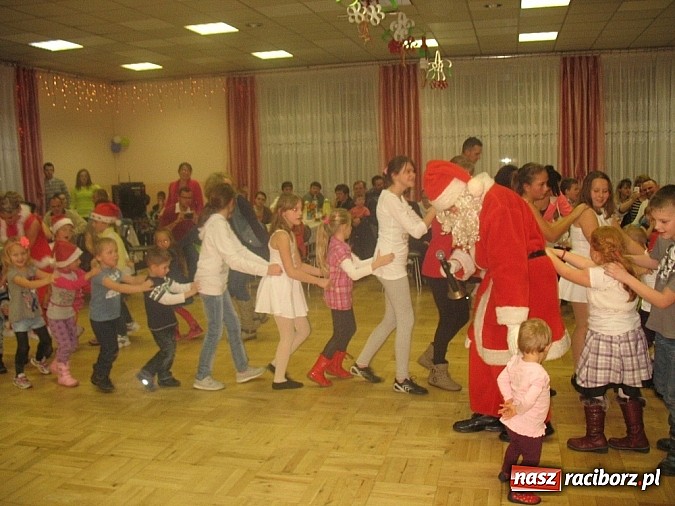 Zdjęcie w galerii na portalu naszraciborz.pl: Św. Mikołaj odwiedził już Bojanów wiadomości z regionu