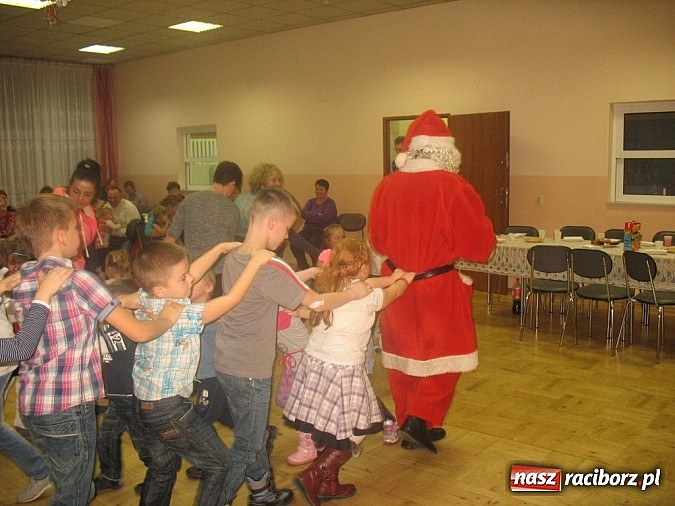 Zdjęcie w galerii na portalu naszraciborz.pl: Św. Mikołaj odwiedził już Bojanów wiadomości z regionu