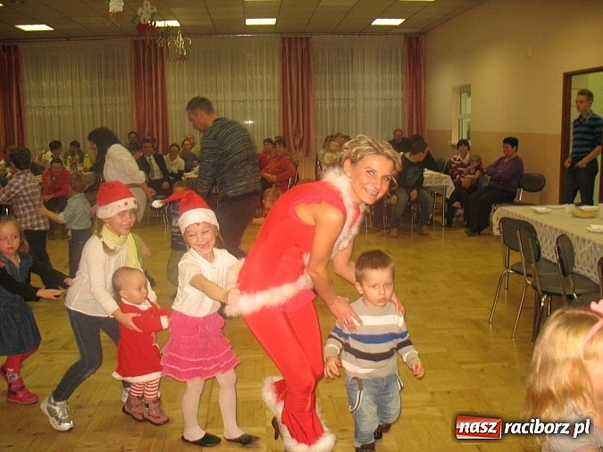 Zdjęcie w galerii na portalu naszraciborz.pl: Św. Mikołaj odwiedził już Bojanów wiadomości z regionu