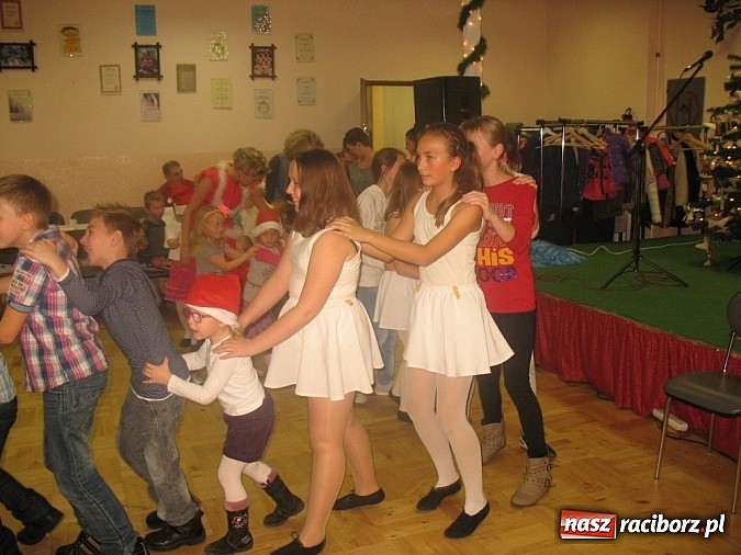 Zdjęcie w galerii na portalu naszraciborz.pl: Św. Mikołaj odwiedził już Bojanów wiadomości z regionu