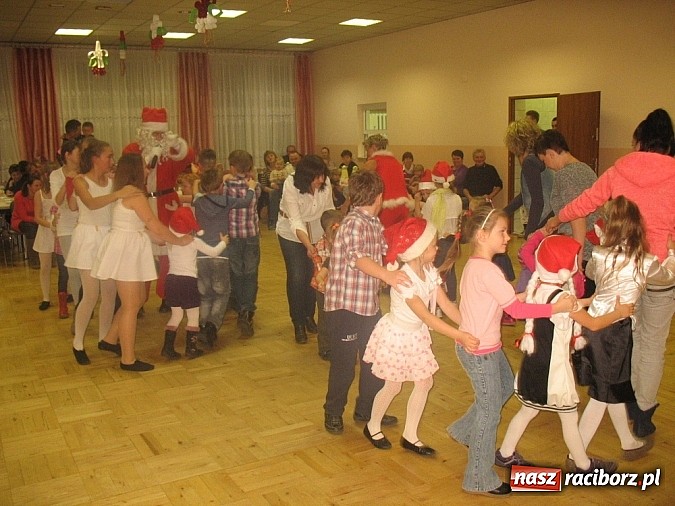 Zdjęcie w galerii na portalu naszraciborz.pl: Św. Mikołaj odwiedził już Bojanów wiadomości z regionu