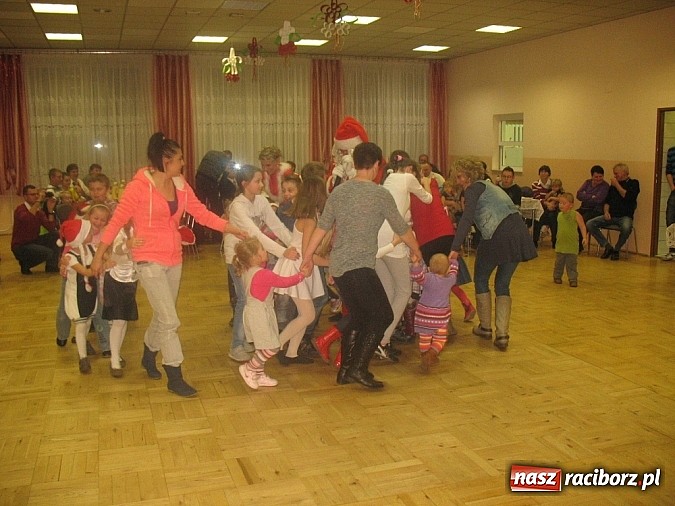 Zdjęcie w galerii na portalu naszraciborz.pl: Św. Mikołaj odwiedził już Bojanów wiadomości z regionu