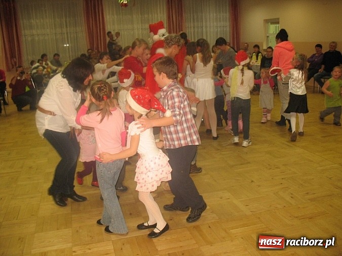Zdjęcie w galerii na portalu naszraciborz.pl: Św. Mikołaj odwiedził już Bojanów wiadomości z regionu