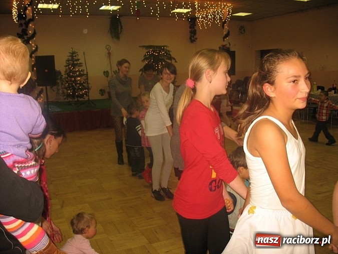 Zdjęcie w galerii na portalu naszraciborz.pl: Św. Mikołaj odwiedził już Bojanów wiadomości z regionu