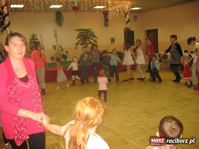 Zdjęcie w galerii na portalu naszraciborz.pl: Św. Mikołaj odwiedził już Bojanów wiadomości z regionu