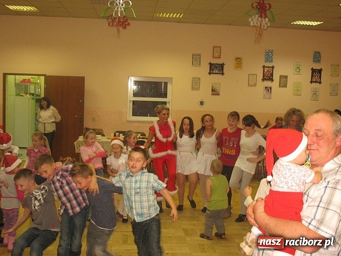 Zdjęcie w galerii na portalu naszraciborz.pl: Św. Mikołaj odwiedził już Bojanów wiadomości z regionu