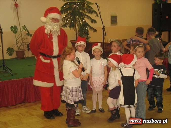 Zdjęcie w galerii na portalu naszraciborz.pl: Św. Mikołaj odwiedził już Bojanów wiadomości z regionu