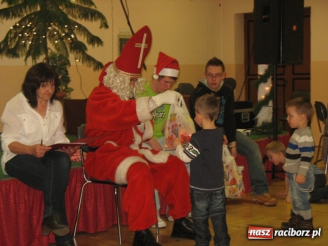 Zdjęcie w galerii na portalu naszraciborz.pl: Św. Mikołaj odwiedził już Bojanów wiadomości z regionu