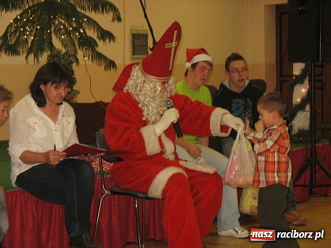 Zdjęcie w galerii na portalu naszraciborz.pl: Św. Mikołaj odwiedził już Bojanów wiadomości z regionu