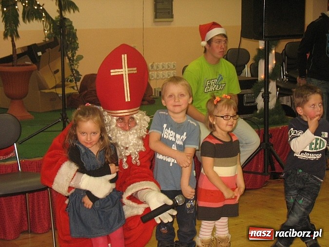 Zdjęcie w galerii na portalu naszraciborz.pl: Św. Mikołaj odwiedził już Bojanów wiadomości z regionu