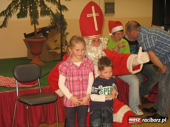 Zdjęcie w galerii na portalu naszraciborz.pl: Św. Mikołaj odwiedził już Bojanów wiadomości z regionu
