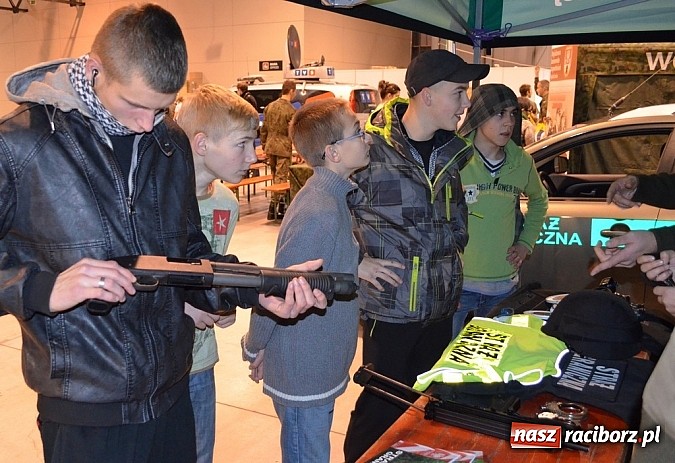 Zdjęcie w galerii na portalu naszraciborz.pl: Straż Graniczna na charytatywnej imprezie mikołajkowej - BCC dzieciom wiadomości z regionu