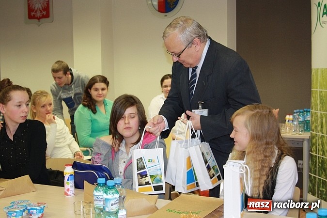 Zdjęcie w galerii na portalu naszraciborz.pl: 42 gimnazjalist&oacute;w w finale konkursu o bezpieczeństwie w rolnictwie wiadomości z regionu