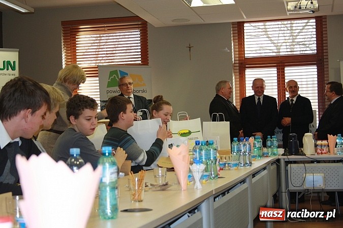 Zdjęcie w galerii na portalu naszraciborz.pl: 42 gimnazjalist&oacute;w w finale konkursu o bezpieczeństwie w rolnictwie wiadomości z regionu