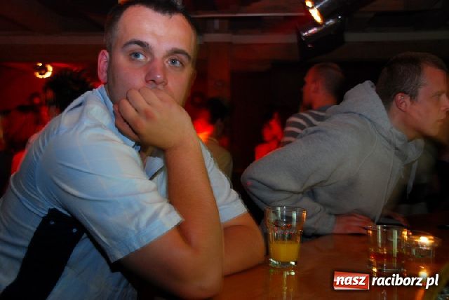 Zdjęcie w galerii na portalu naszraciborz.pl: Lustrator towarzyski wiadomości z regionu