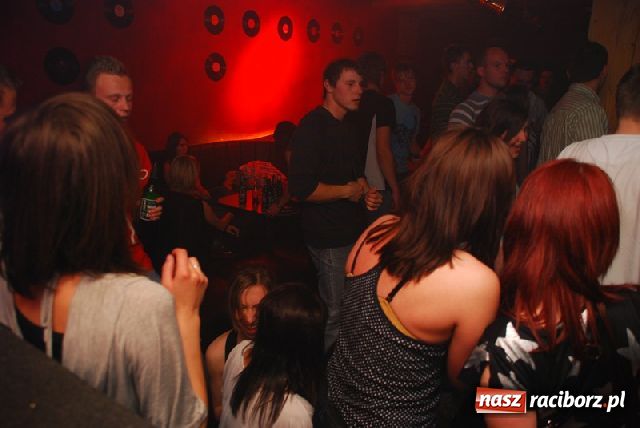 Zdjęcie w galerii na portalu naszraciborz.pl: Lustrator towarzyski wiadomości z regionu