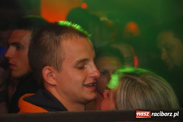 Zdjęcie w galerii na portalu naszraciborz.pl: Lustrator towarzyski wiadomości z regionu