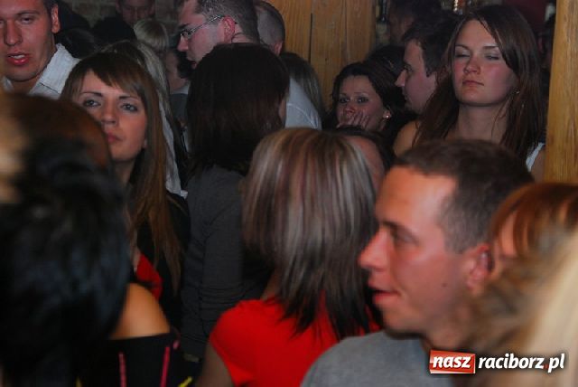 Zdjęcie w galerii na portalu naszraciborz.pl: Lustrator towarzyski wiadomości z regionu