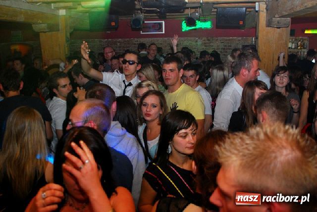 Zdjęcie w galerii na portalu naszraciborz.pl: Lustrator towarzyski wiadomości z regionu