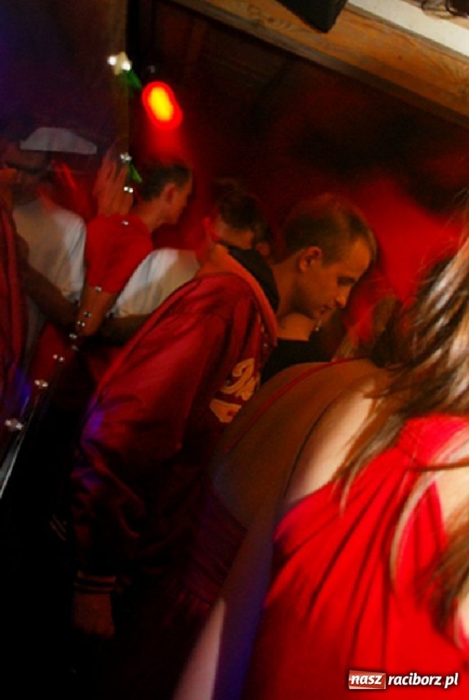 Zdjęcie w galerii na portalu naszraciborz.pl: Lustrator towarzyski wiadomości z regionu