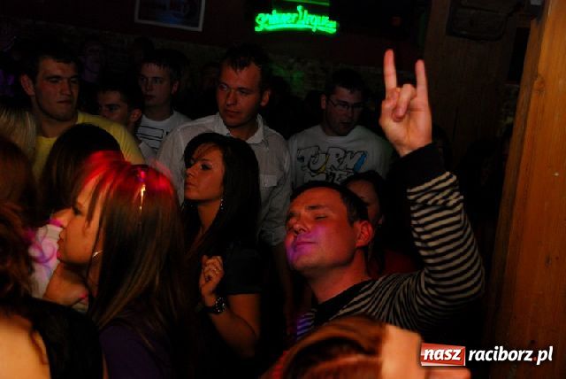 Zdjęcie w galerii na portalu naszraciborz.pl: Lustrator towarzyski wiadomości z regionu