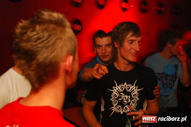 Zdjęcie w galerii na portalu naszraciborz.pl: Lustrator towarzyski wiadomości z regionu