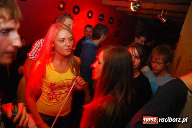 Zdjęcie w galerii na portalu naszraciborz.pl: Lustrator towarzyski wiadomości z regionu