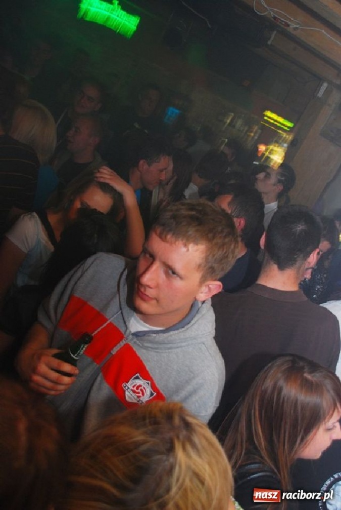 Zdjęcie w galerii na portalu naszraciborz.pl: Lustrator towarzyski wiadomości z regionu