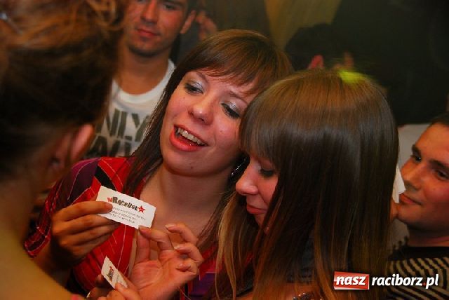 Zdjęcie w galerii na portalu naszraciborz.pl: Lustrator towarzyski wiadomości z regionu