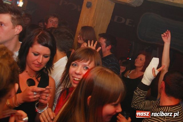 Zdjęcie w galerii na portalu naszraciborz.pl: Lustrator towarzyski wiadomości z regionu