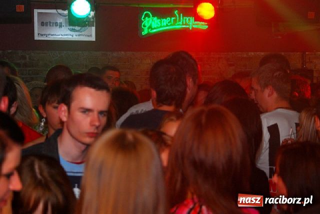 Zdjęcie w galerii na portalu naszraciborz.pl: Lustrator towarzyski wiadomości z regionu