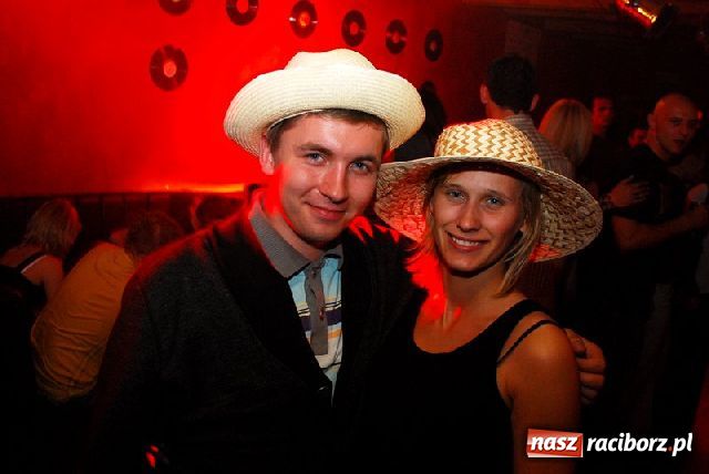 Zdjęcie w galerii na portalu naszraciborz.pl: Lustrator towarzyski wiadomości z regionu