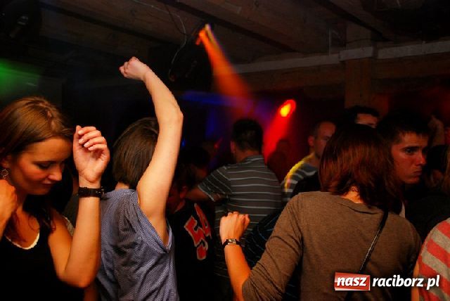 Zdjęcie w galerii na portalu naszraciborz.pl: Lustrator towarzyski wiadomości z regionu