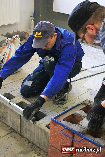 Zdjęcie w galerii na portalu naszraciborz.pl: Budowlańcy z 11 miast rywalizują w Raciborzu wiadomości z regionu