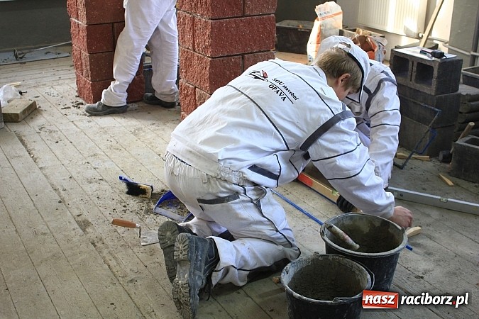 Zdjęcie w galerii na portalu naszraciborz.pl: Budowlańcy z 11 miast rywalizują w Raciborzu wiadomości z regionu