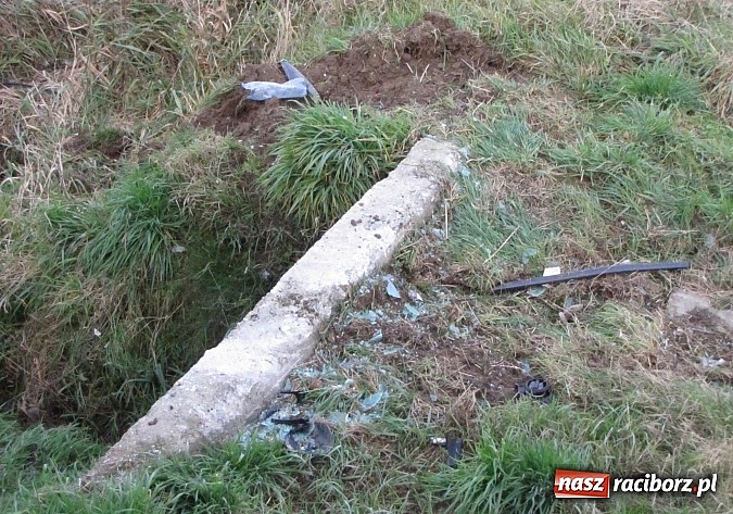 Zdjęcie w galerii na portalu naszraciborz.pl: Wypadek na DK 45 pomiędzy Krzyżanowicami a Tworkowem. Trzy osoby ranne wiadomości z regionu