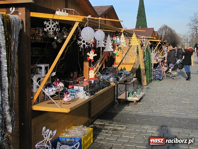 Zdjęcie w galerii na portalu naszraciborz.pl: Rozkręca się świąteczny jarmark na rynku wiadomości z regionu